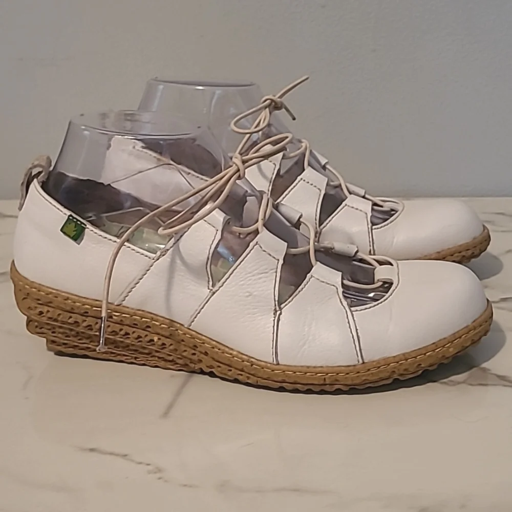 Think! Women's 8.5 White Leather Lace-up Casual Artsy Wedge Loafers Shoes Boho